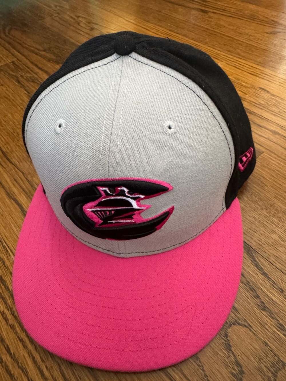 New Era Charlotte Knights 59FIFTY Size 7 1/4 Pink Black Fitted Hat